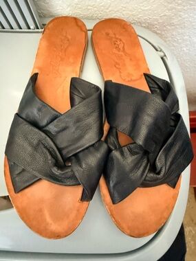 Free People Women's Black Leather Knot Slide Sandals